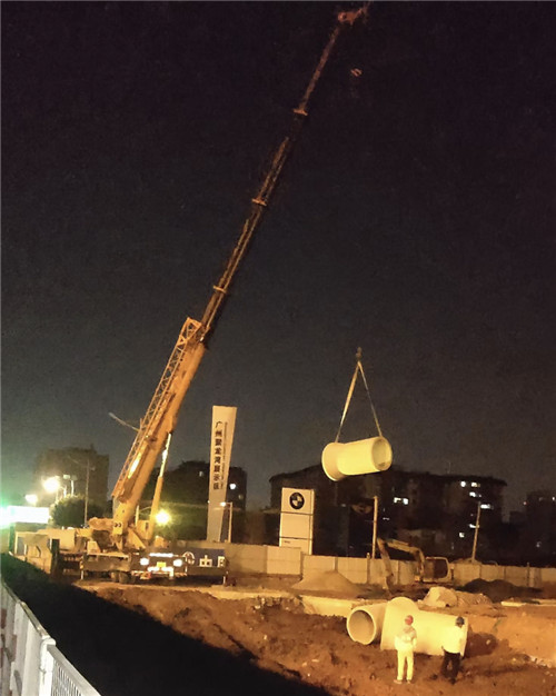 赤坎区“弯臂矫正”—— 吊车的 “形变补偿” 技术